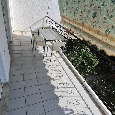 Apartamento The Garden Terrace - Nea Styra